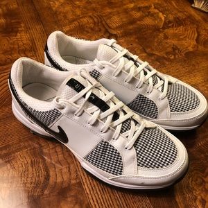 size 7 golf cleats black and white Nike Air